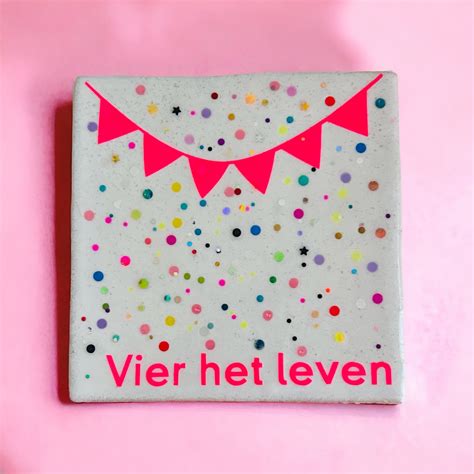 Vier het 5